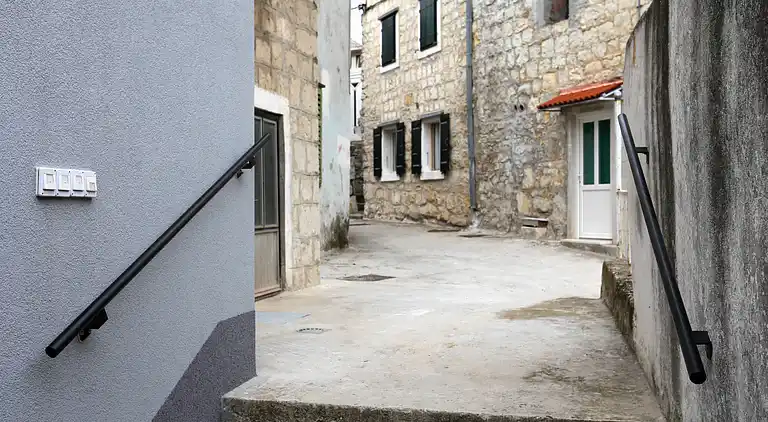 Studio Appartement mit Terrasse Kastel Kambelovac, Kastela