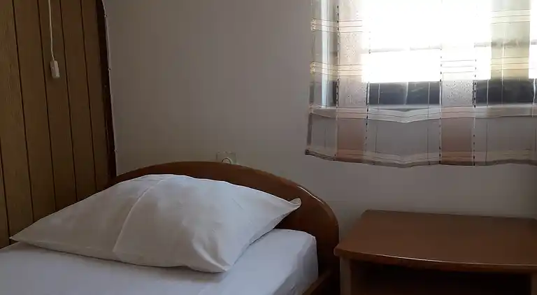 Two bedroom apartment with terrace and sea view Pag