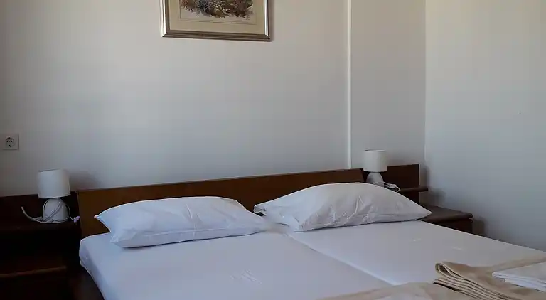 Two bedroom apartment with terrace and sea view Pag