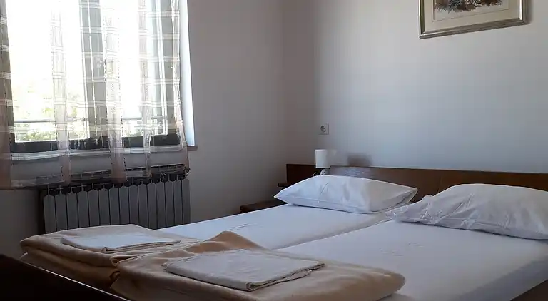 Two bedroom apartment with terrace and sea view Pag