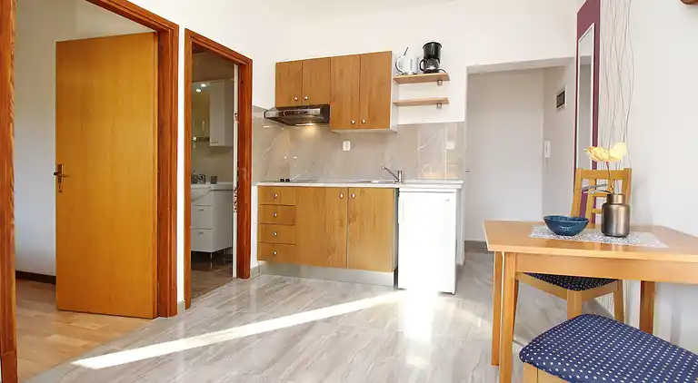 1-Zimmer-Ferienwohnung mit Balkon Baska, Krk (A-18716-b)