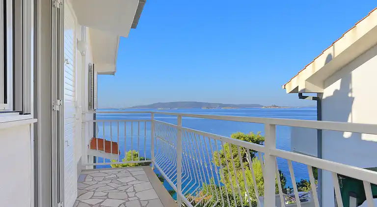 Two bedroom apartment near beach Okrug Donji (Čiovo)