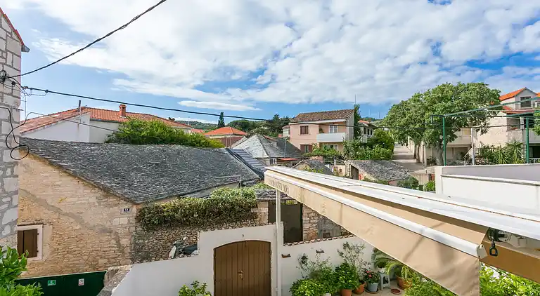 One bedroom apartment with balcony Supetar, Brač (A-20134-b)