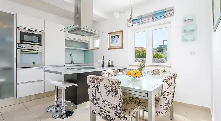 Three bedroom apartment with terrace and sea view Supetar,