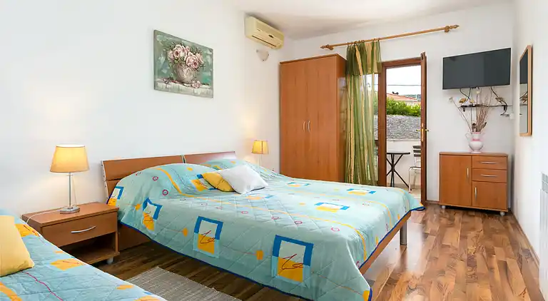 One bedroom apartment with balcony Supetar, Brač (A-20134-b)