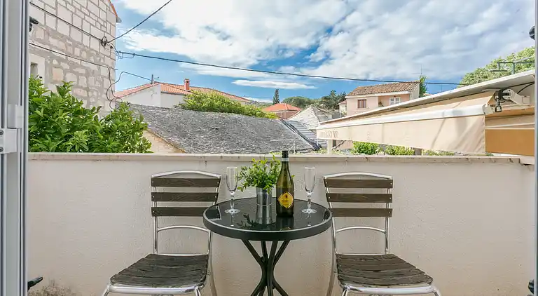 One bedroom apartment with balcony Supetar, Brač (A-20134-b)