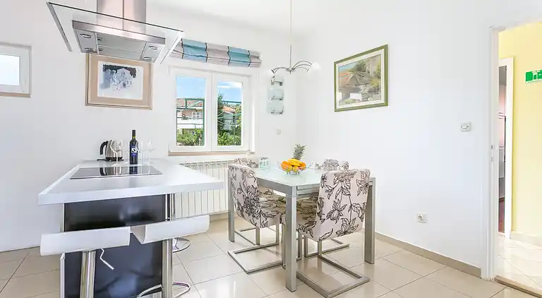 Three bedroom apartment with terrace and sea view Supetar,