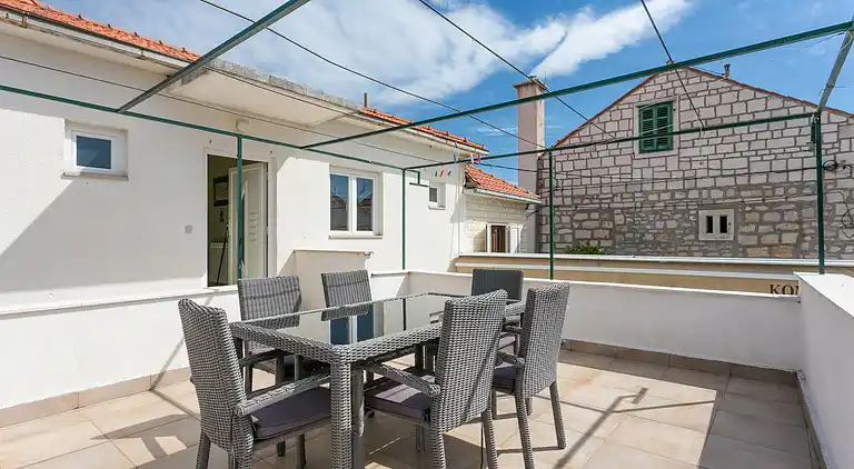 Three bedroom apartment with terrace and sea view Supetar,