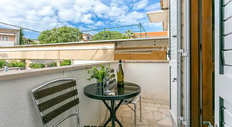 One bedroom apartment with balcony Supetar, Brač (A-20134-b)