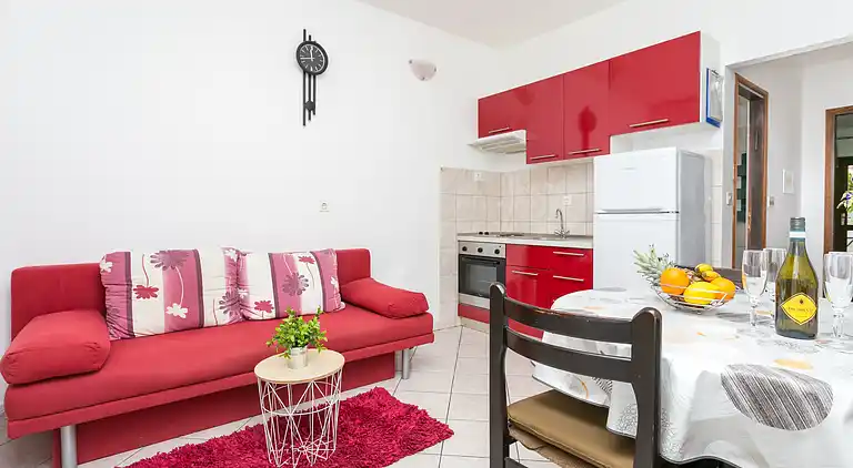 One bedroom apartment with balcony Supetar, Brač (A-20134-b)