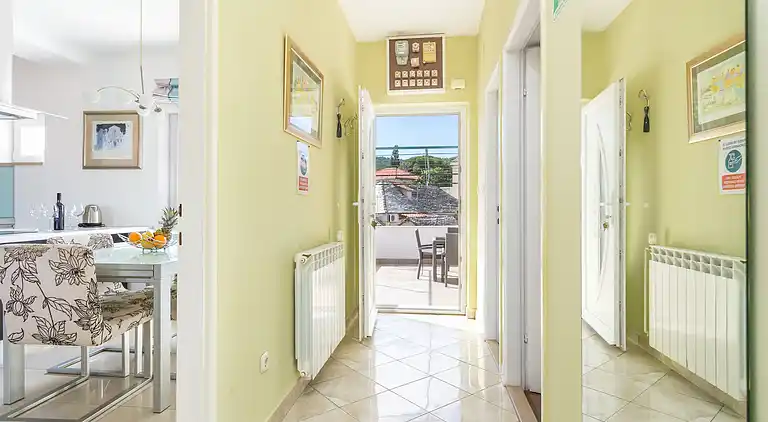 Three bedroom apartment with terrace and sea view Supetar,