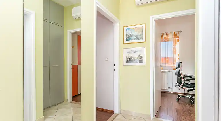 Three bedroom apartment with terrace and sea view Supetar,