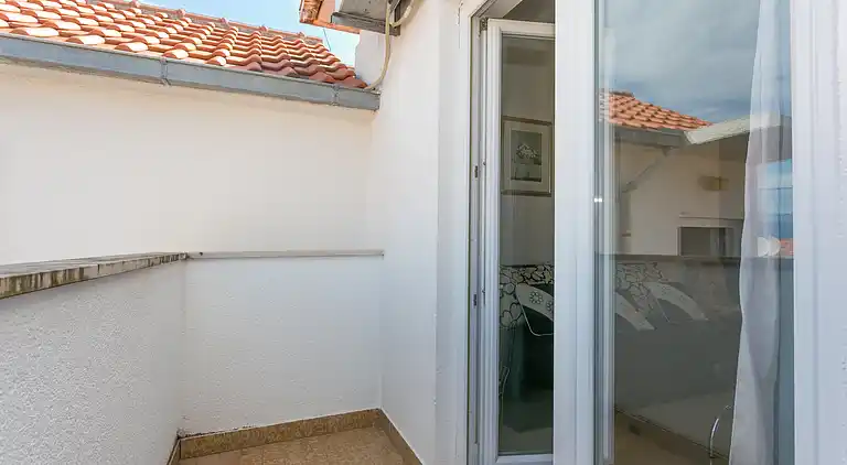 Three bedroom apartment with terrace and sea view Supetar,