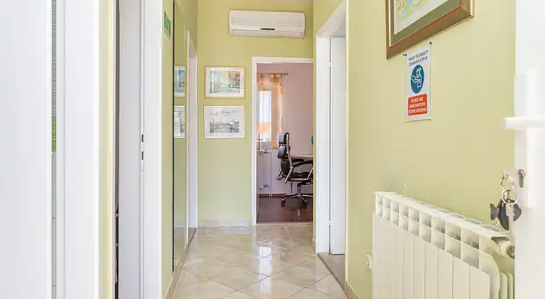 Three bedroom apartment with terrace and sea view Supetar,