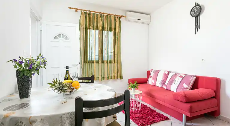 One bedroom apartment with balcony Supetar, Brač (A-20134-b)