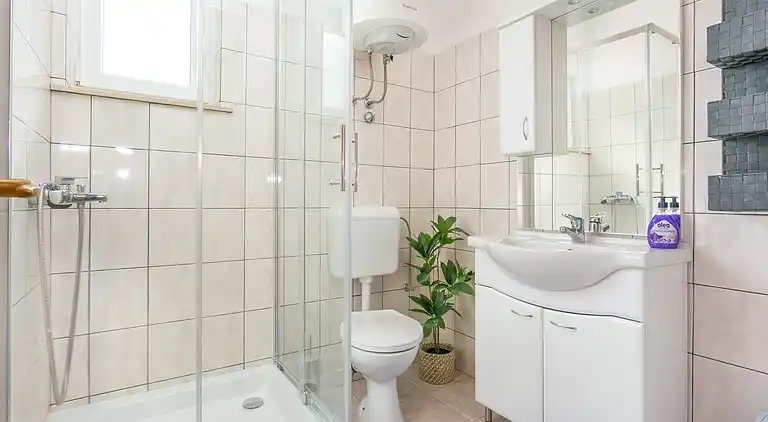 One bedroom apartment with balcony Supetar, Brač (A-20134-b)