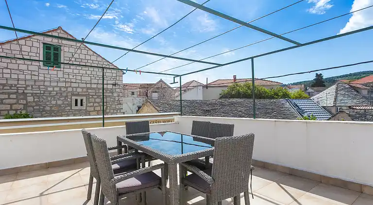 Three bedroom apartment with terrace and sea view Supetar,