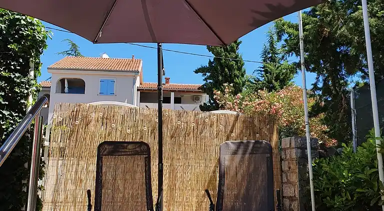 Studio flat with terrace Pinezići, Krk (AS-18967-a)