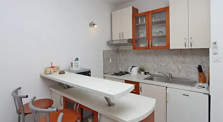 Studio flat with terrace Pinezići, Krk (AS-18967-a)