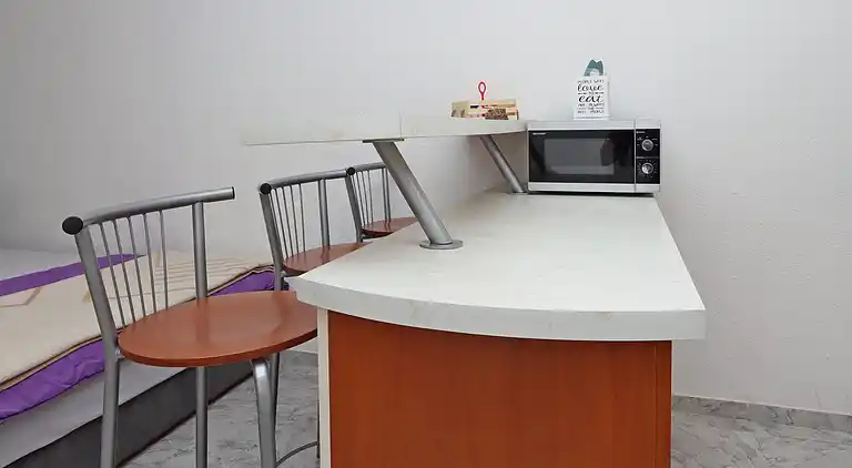 Studio flat with terrace Pinezići, Krk (AS-18967-a)