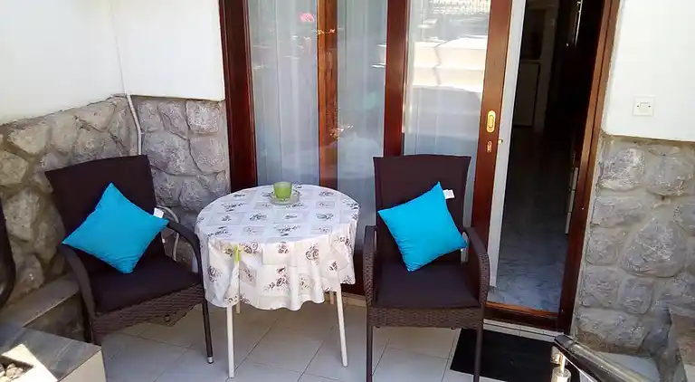 Studio flat with terrace Pinezići, Krk (AS-18967-a)