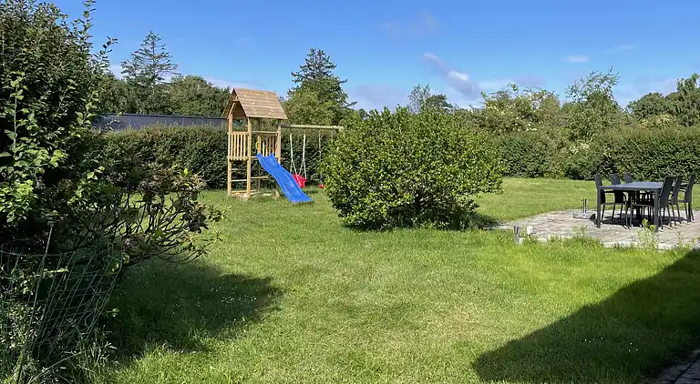 Schönes Ferienhaus mit uneinsehbarem Garten.