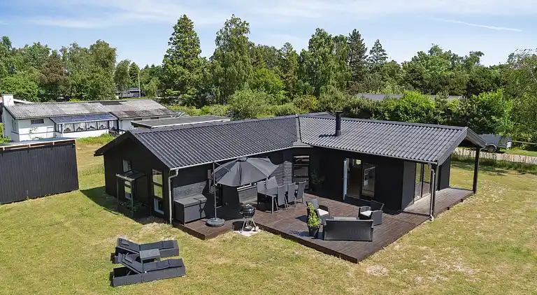 Lovely bright summer house in Marielyst