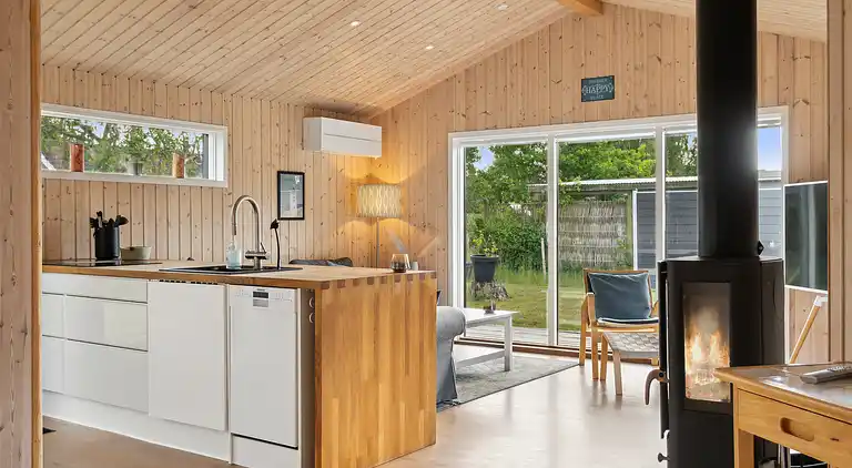 Lovely bright summer house in Marielyst