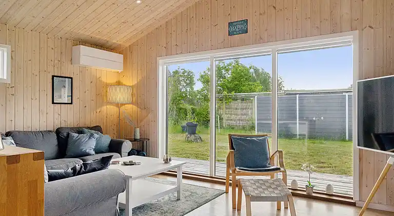 Lovely bright summer house in Marielyst