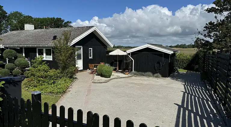 Skønt sommerhus med plads til 8 pers. og 2 hunde