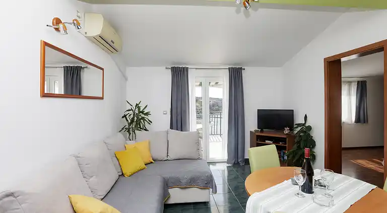 1-Zimmer-Ferienwohnung am Strand Jezera, Murter (A-796-d)