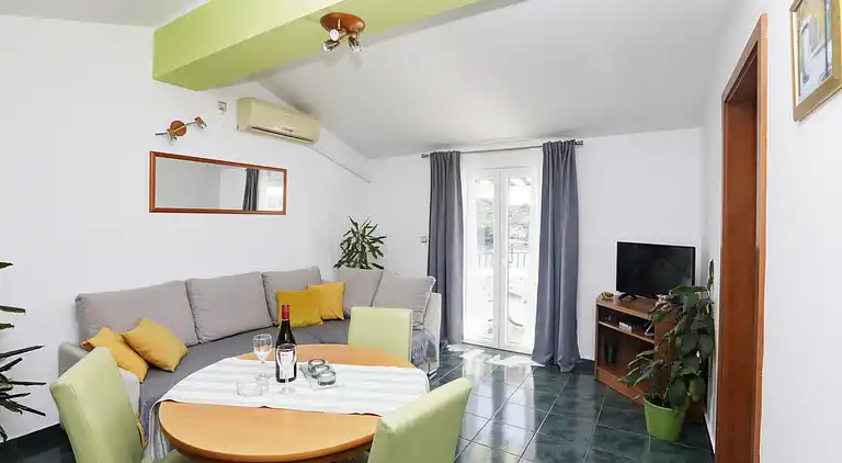 1-Zimmer-Ferienwohnung am Strand Jezera, Murter (A-796-d)