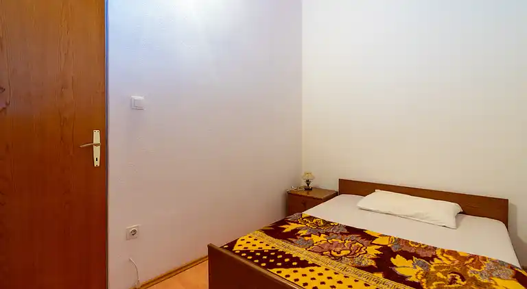 One bedroom apartment near beach Mandre, Pag (A-4101-a)