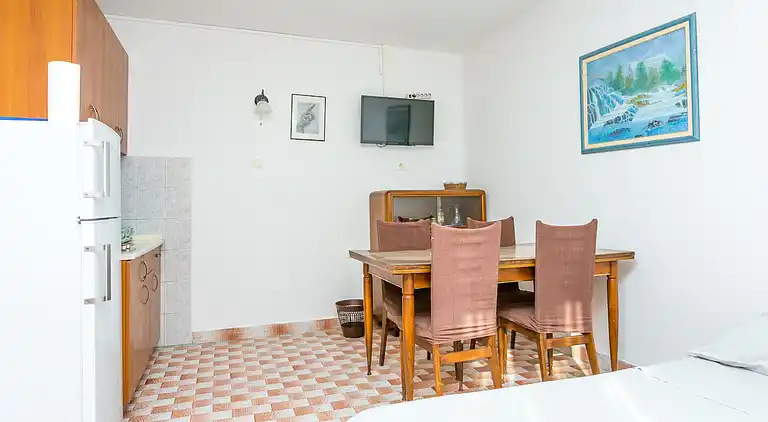 One bedroom apartment near beach Sevid, Trogir (A-4287-d)