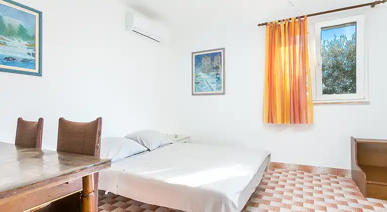 One bedroom apartment near beach Sevid, Trogir (A-4287-d)