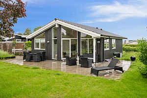 Hyggeligt sommerhus nær vandet