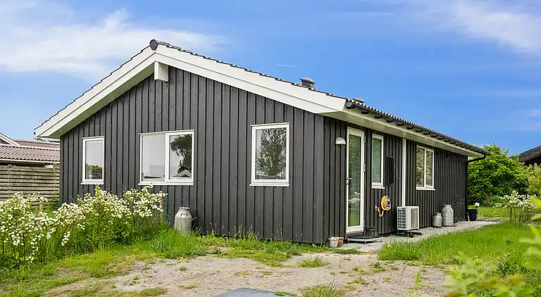 Gemütliches Sommerhaus am Wasser