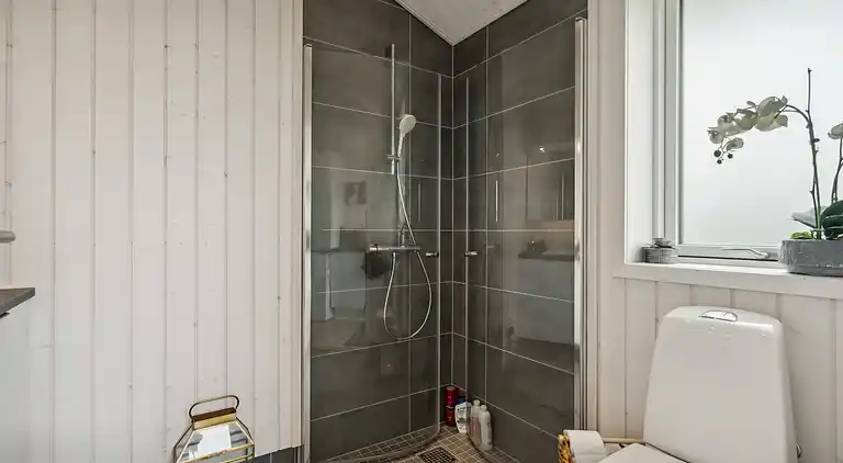 Gemütliches Sommerhaus am Wasser