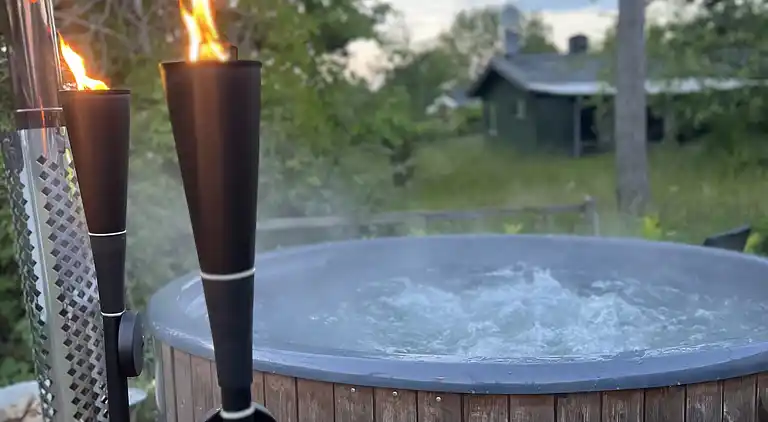 Hyggeligt sommerhus med vildmarksbad