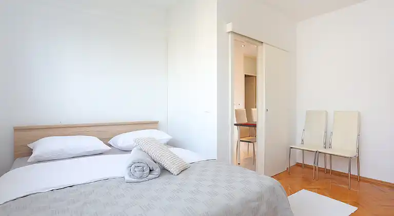 One bedroom apartment with air-conditioning Split