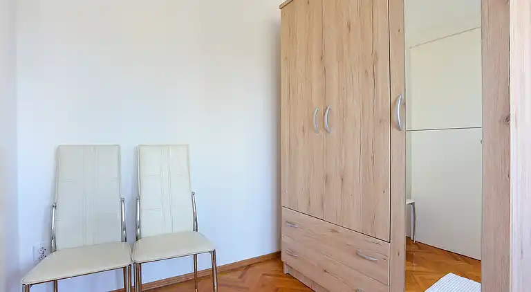 One bedroom apartment with air-conditioning Split