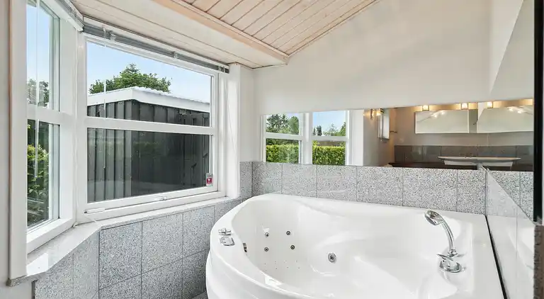 Skønt  feriehus. Spa/sauna,biloplader,Gudenå