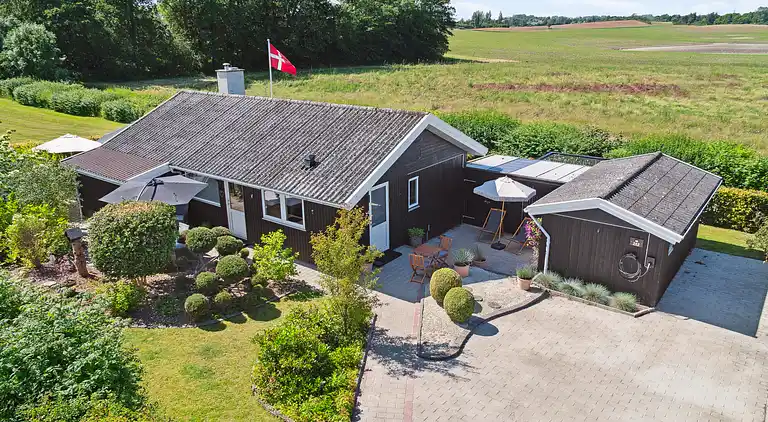 Skønt sommerhus med plads til 8 pers. og 2 hunde