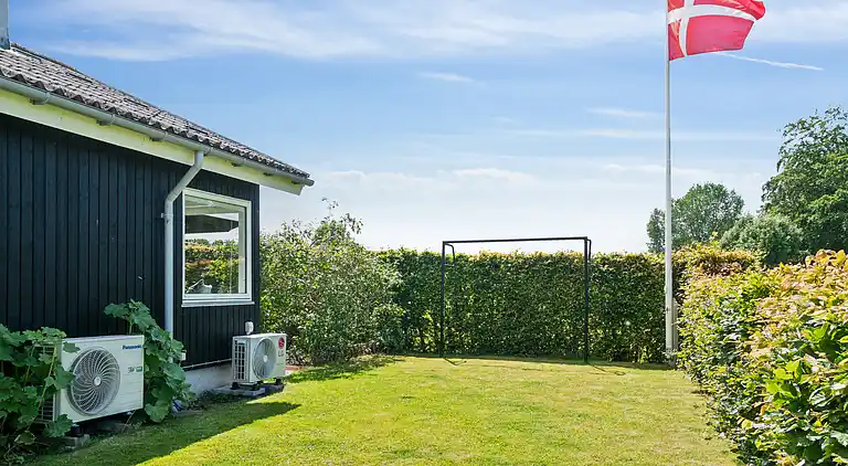 Skønt sommerhus med plads til 8 pers. og 2 hunde
