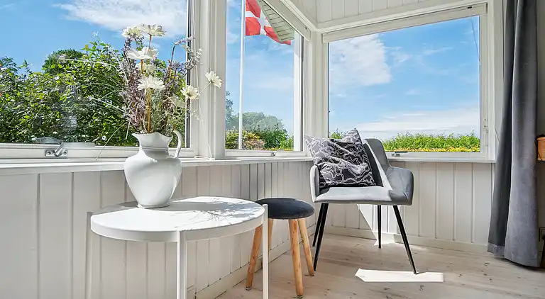 Skønt sommerhus med plads til 8 pers. og 2 hunde