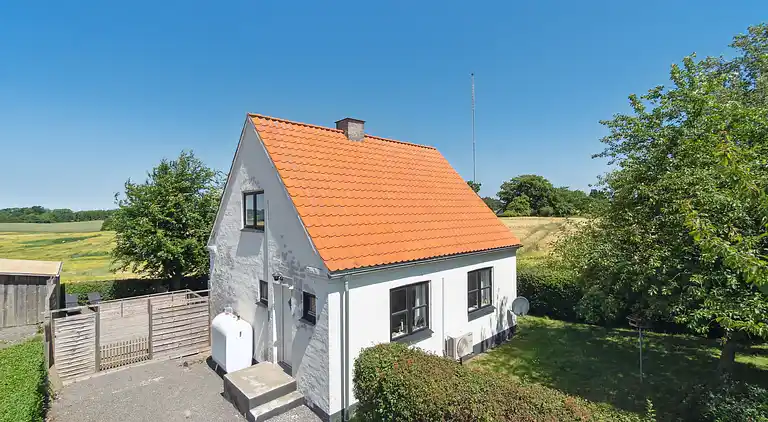Dejligt sommerhus i idylliske omgivelser