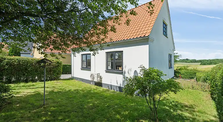 Dejligt sommerhus i idylliske omgivelser