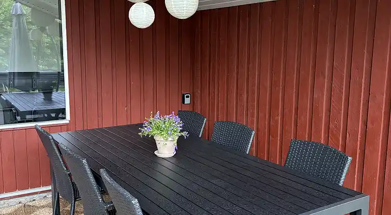 Hyggeligt sommerhus med vildmarksbad nær strand