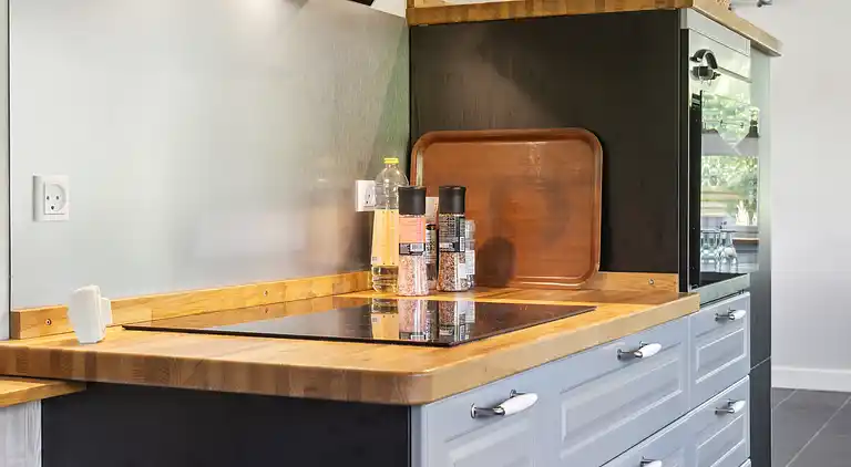 Helles Strandhaus nah am Meer und Outdoor