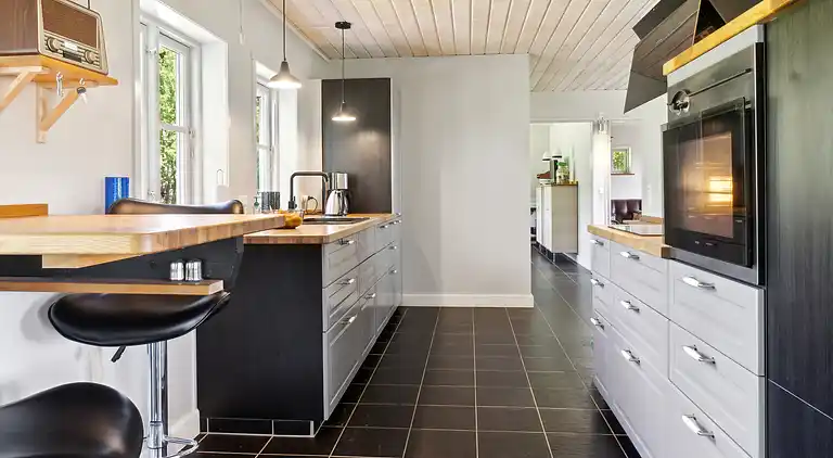 Helles Strandhaus nah am Meer und Outdoor